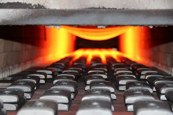 Kundenspezifische Stahl-Aluminium-Sandstrahlgussteile für Hersteller von Gabelstapler-Ersatzteilen. Gabelstaplerteile